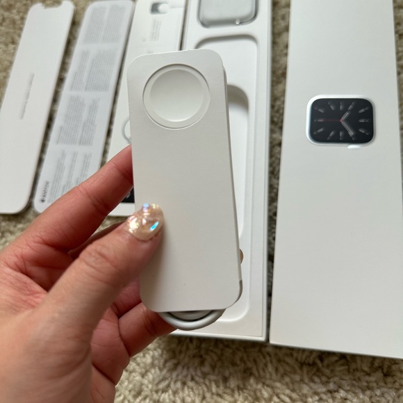 VGUC Apple Watch Series 6 44mm Silver Stainless Model with White Sport Band - Picture 13 of 16